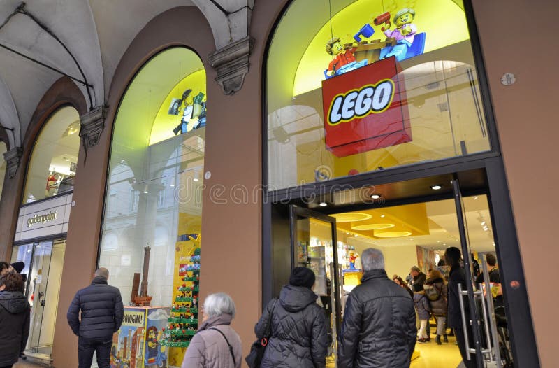 tyv Elegance Hysterisk morsom Bologna, Italy, December 2018. the Lego Store in the Historic Center  Editorial Image - Image of europe, archway: 138807640
