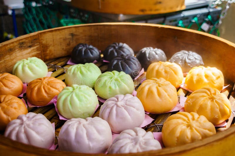 Bolos cozinhados chinês na cidade de China imagens de stock Bolos cozinhados chinês na cidade de China imagens de stock