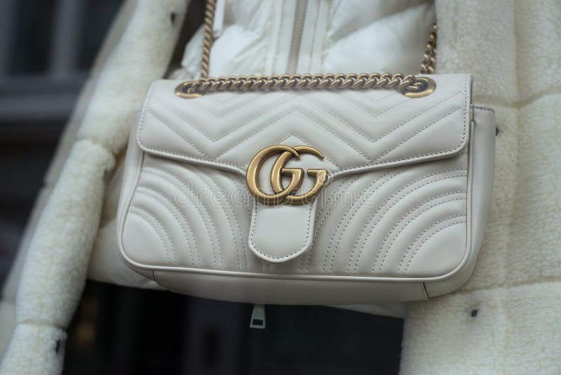 BOLSA GUCCI CALFSKIN MARMONT MATELASSE MINI BRANCA