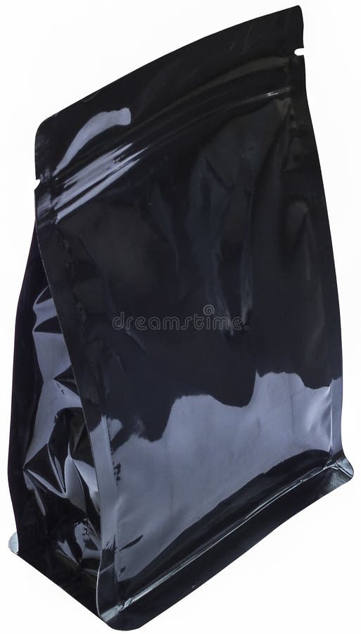 Bolsa inferior cuadrada plana plástica negra del café de Matt con la cremallera llenada de los granos de café en la vista lateral fotografía de archivo libre de regalías Bolsa inferior cuadrada plana plástica negra del café de Matt con la cremallera llenada de los granos de café en la vista lateral fotografía de archivo libre de regalías
