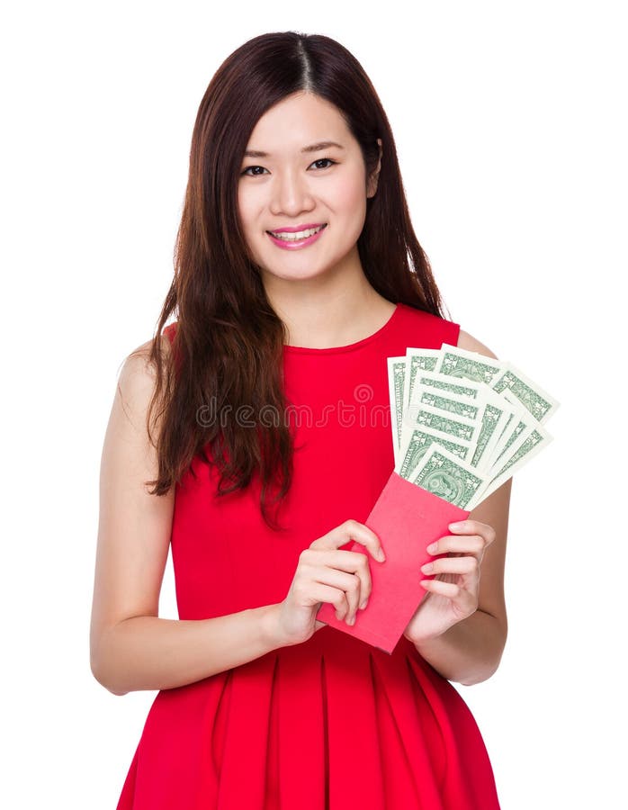 Bolsillo rojo del control asiático de la mujer con el dólar de EE. UU. foto de archivo libre de regalías Bolsillo rojo del control asiático de la mujer con el dólar de EE. UU. foto de archivo libre de regalías