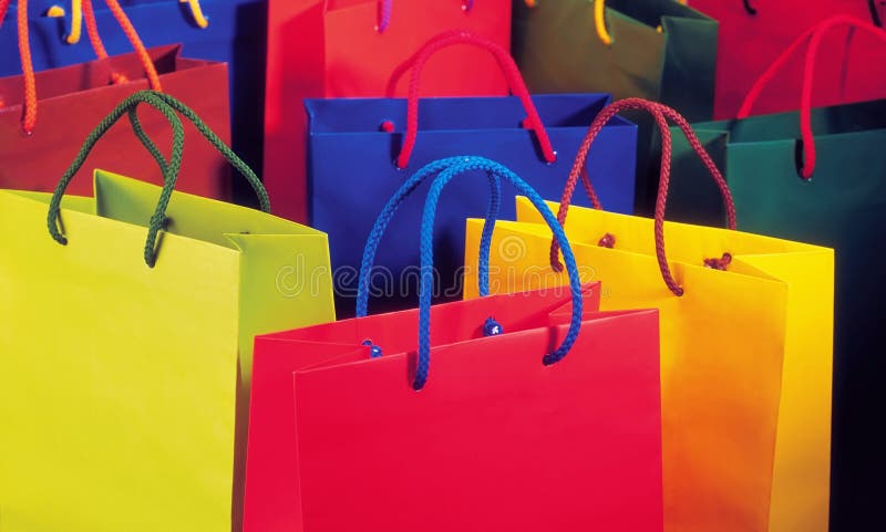 Bolso de compras a todo color fotos de archivo