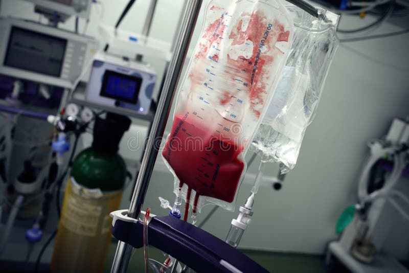 Bolso de la sangre en la sala imágenes de archivo libres de regalías Bolso de la sangre en la sala imágenes de archivo libres de regalías