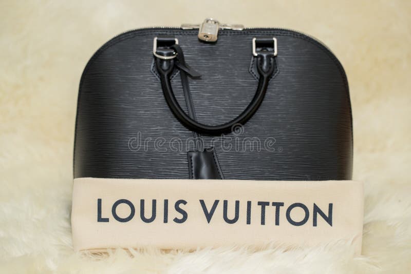 Una Caja De Louis Vuitton Louis Vuitton Es Una Marca De La Moda Del  Diseñador Sabida Para Sus Mercancías De Cuero Imagen editorial - Imagen de  monograma, louis: 118497790