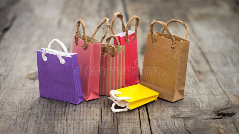 Bolsos de compras miniatura imagen de archivo libre de regalías