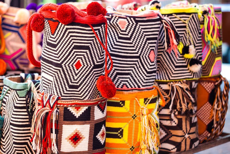 cebolla bendición Ocho Bolsos Tradicionales Tejidos a Mano Por Las Mujeres De Wayuu Imagen de  archivo - Imagen de tejido, comunidades: 124903113