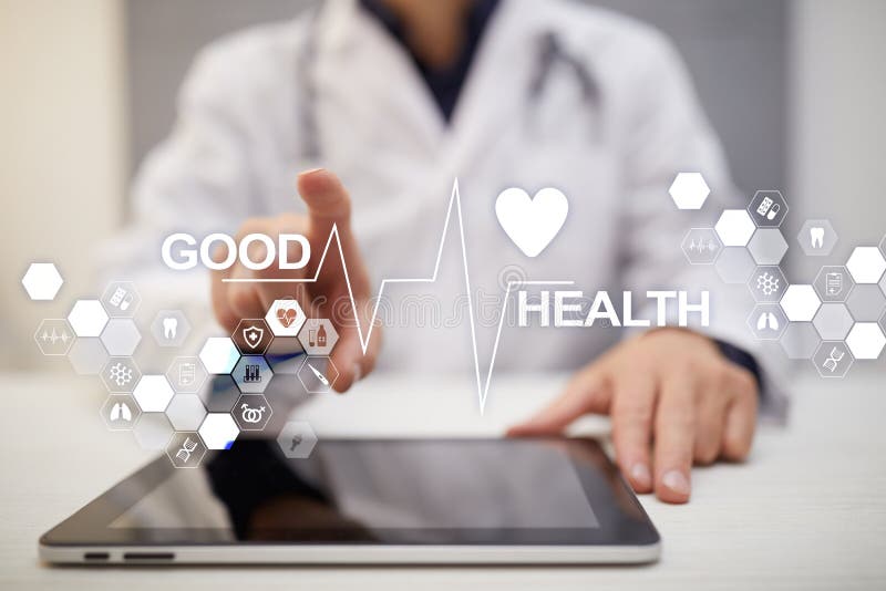 Bom exame médico completo Médico que usa o computador moderno da tela virtual imagens de stock royalty free Bom exame médico completo Médico que usa o computador moderno da tela virtual imagens de stock royalty free