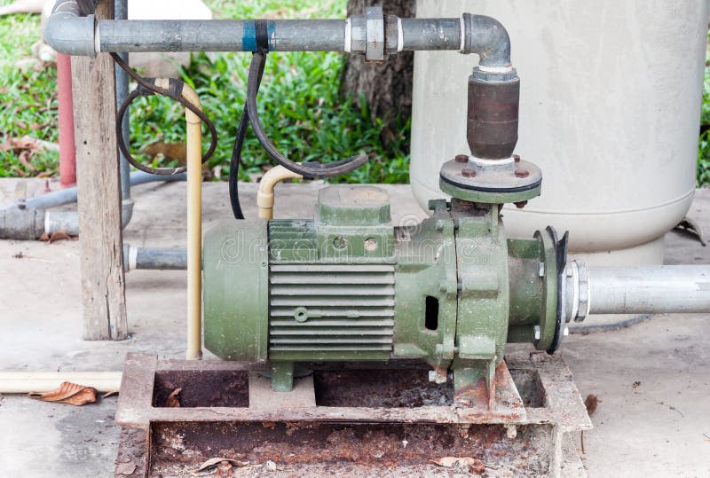 Bomba de água antiga foto de stock