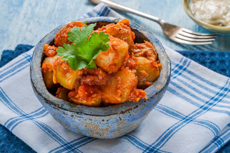 Bombay aloo - Indian spiced potatoes with tomato sauce