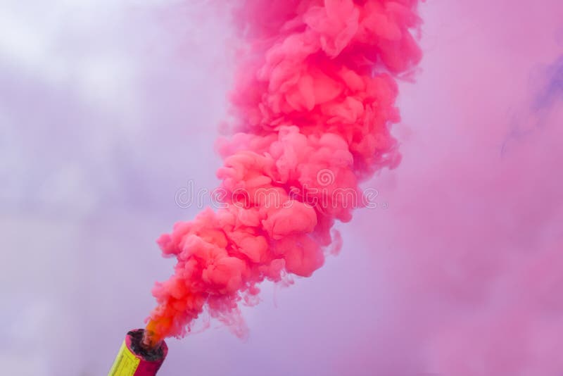 Bombe Fumigène Rose Signal Fumigène Festival De Couleurs Image stock -  Image du pannes, imagination: 168464891