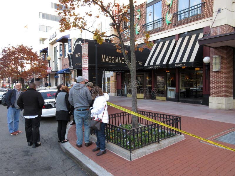 Bommelding bij het Restaurant van Maggiano ` s stock afbeeldingen Bommelding bij het Restaurant van Maggiano ` s stock afbeeldingen