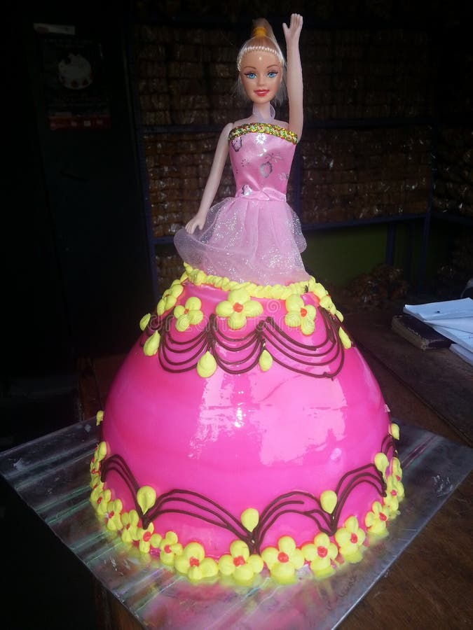 Poupee De Gateau De Barbie Photographie Editorial Image Du Gosses Poupee De Gateau De Barbie Photographie Editorial Image Du Gosses