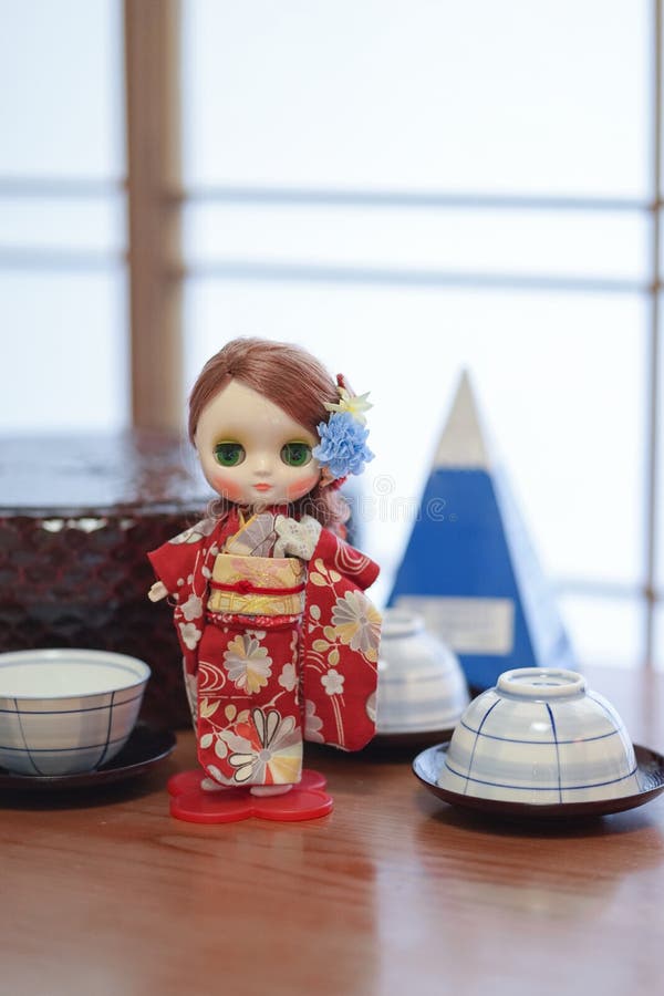 Boneca Bjd Está Em Exibição. Bjd Significa Bolas De Boneco Unido
