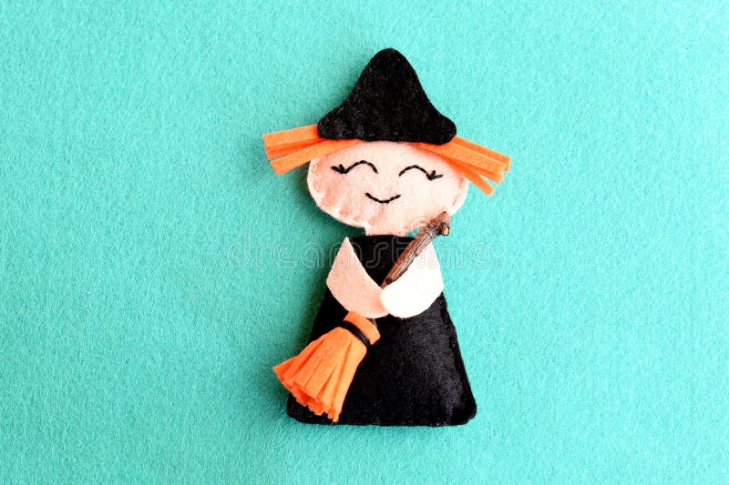 2 bonecas bruxa para o dia das bruxas | Decoração ao ar livre - Bruxa  engraçada batendo na árvore, boneca pendurada para decoração Halloween  Littryee