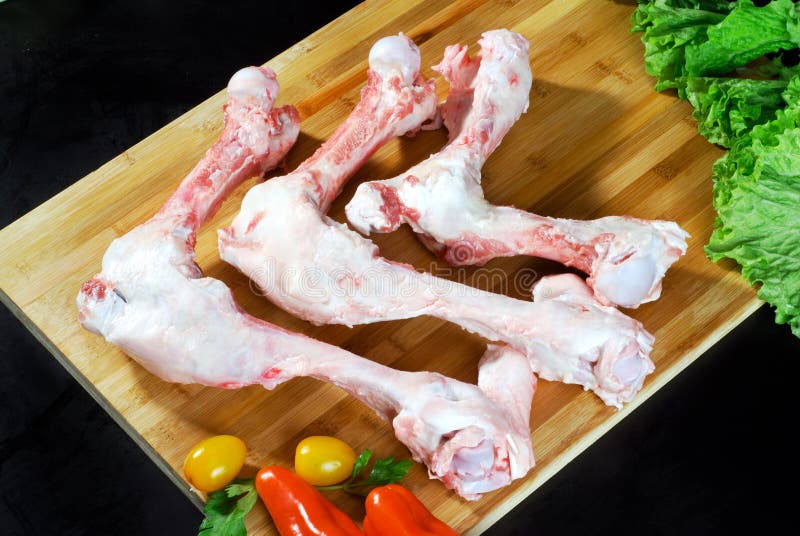 Кость свиная 1кг - Стрелец: пекарня и полуфабрикаты из мяса в Перми