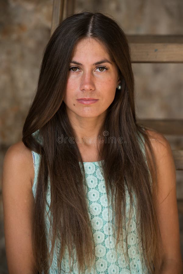 Bonita cara de menina vestida imagem de stock royalty free Bonita cara de menina vestida imagem de stock royalty free