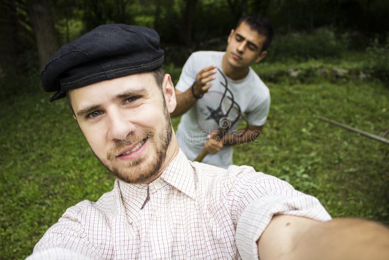 Bons amis prenant un autoportrait photographie stock Bons amis prenant un autoportrait photographie stock