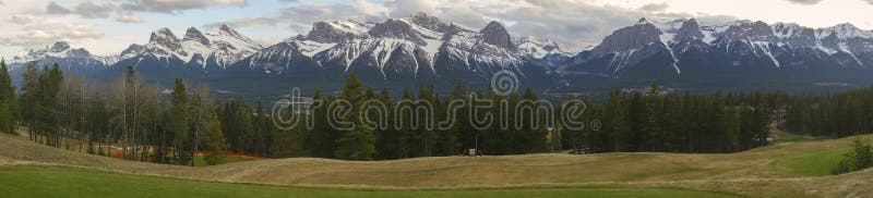 Boogvallei Canmore Alberta Foothills Wide Panoramic Landscape stock foto Boogvallei Canmore Alberta Foothills Wide Panoramic Landscape stock foto