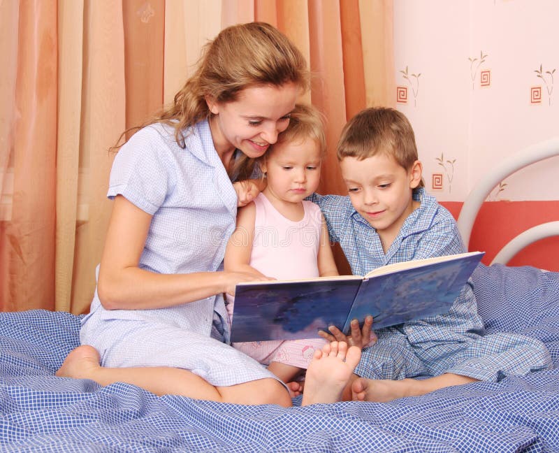 Mum reads the book to the children 2. Mum reads the book to the children 2