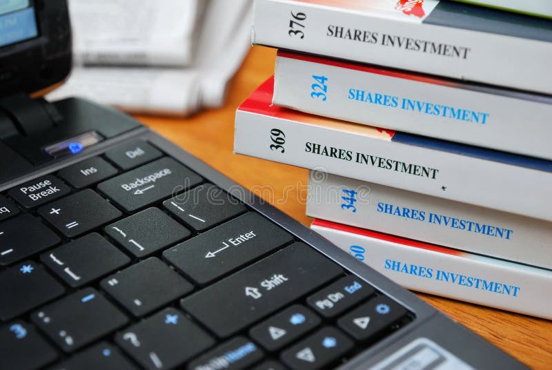 books finansiella investeringshares arkivbild books finansiella investeringshares arkivbild