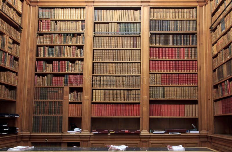 Viejo biblioteca en asamblea en París, Francia.