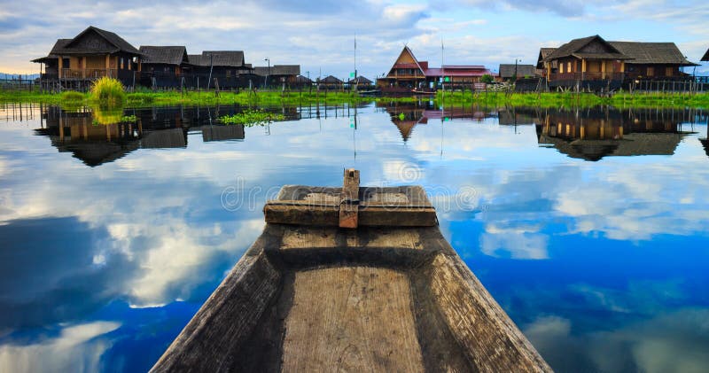 Boot in inle See, Shan-Staat, Myanmar lizenzfreie stockbilder Boot in inle See, Shan-Staat, Myanmar lizenzfreie stockbilder