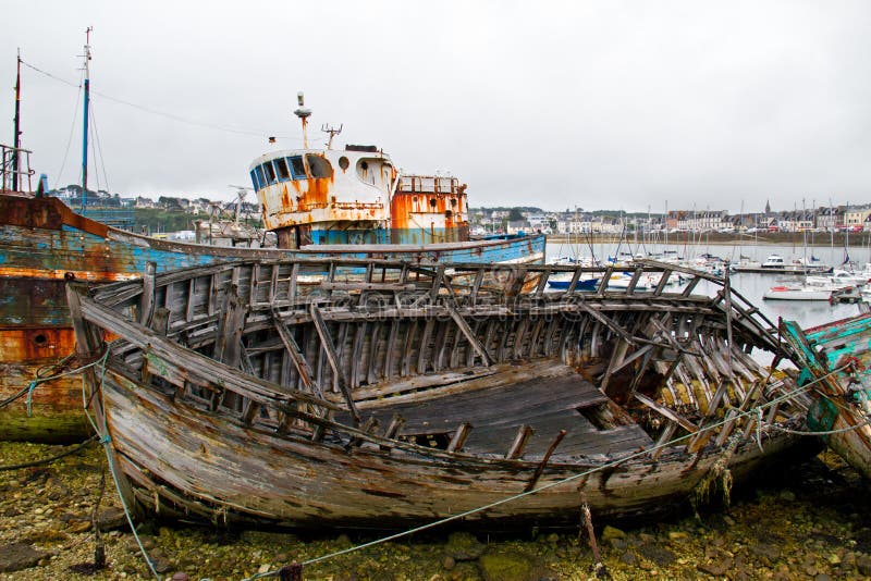 Boote auf einem scrapyard lizenzfreie stockfotografie Boote auf einem scrapyard lizenzfreie stockfotografie