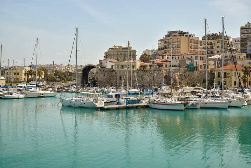 Boote und Yachten im Hafen lizenzfreies stockfoto Boote und Yachten im Hafen lizenzfreies stockfoto