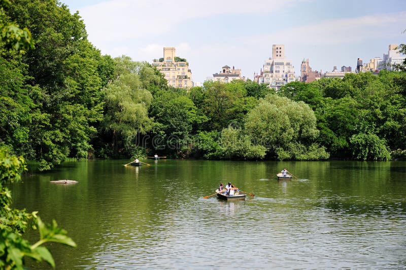 Bootfahrt in Central Park an einem heißen Sommertag