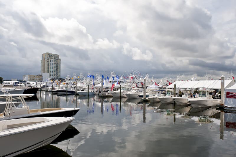 BootsErscheinen Fort Lauderdale 2010 Redaktionelles Foto Bild von