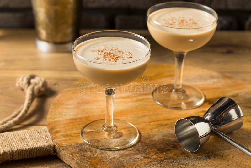 Boozy Odświeżający Brandy Alexander Cocktail