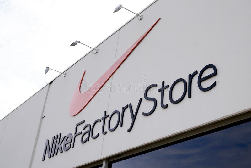 Bordeaux , Akwitania / Francja - 09. 24. 2019 : Objaw sklepu Nike Factory Store