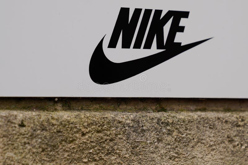 Σημάδι της Nike εκδοτική εικόνα. εικόνα από - 87385305