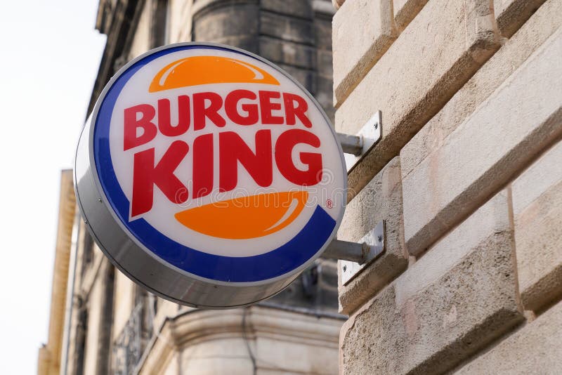Bordeaux, Aquitaine/France - 10 30 2019 : Burger King-skylt på butiken - logotyp för snabbmatsfranchise
