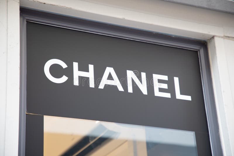 Shopping paris luxury chanel hi-res stock photography and images