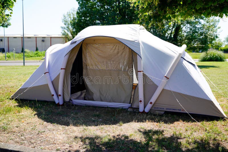 elke dag Magazijn strak Quechua Tent Photos - Free & Royalty-Free Stock Photos from Dreamstime