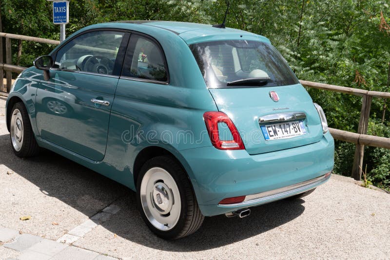 discretie actie Geslaagd Bordeaux , Aquitaine / France - 11 13 2019 : Fiat 500 Blue Green Vintage  Behind Color Rear Parked in the Street Editorial Image - Image of retro,  auto: 163903425