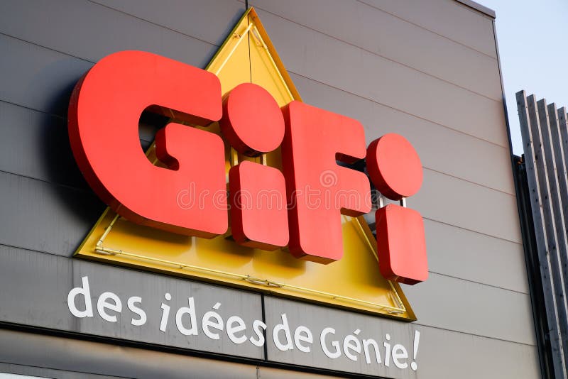 Gifi Logo Sign and Brand Text Front of Shop French Cheap Products Store