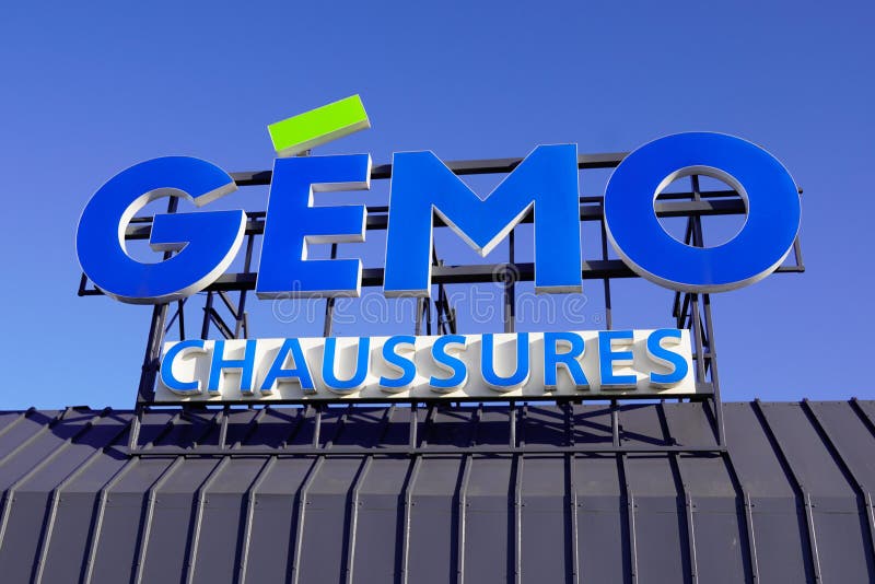 Gémo Bordeaux Bordeaux , Aquitaine / France - 03 15 2020 : Gémo Chaussures Logo Shop Clothing Shoes Sign Store