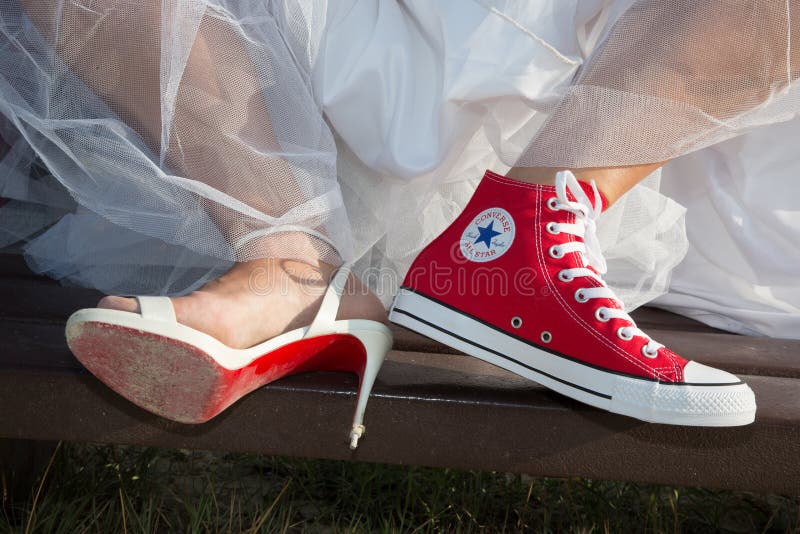 Bordeaux , Aquitaine / France - 11 07 2019 : High Heels Bride Feet Wedding  Dress And Red Sneakers Converse Editorial Image - Image Of Cute, Clothing:  163732400