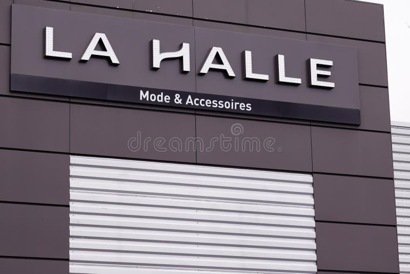 Bordeaux , Aquitaine / France - 03 11 2020 : La Halle Logo Shop ...