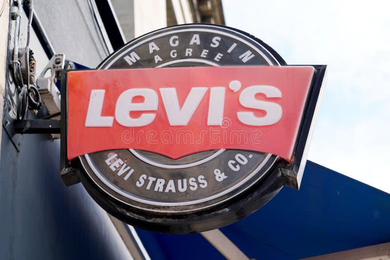 Bordeaux, Aquitaine/France - 11 13 2019 : Levi's Jeans Sign Och Logo Levis  Store Levi Strauss French Shop Redaktionell Foto - Bild av galleria, denim:  163868460