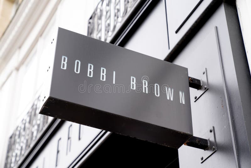 Bordeaux , Aquitaine / France - 10 06 2019 : logo de l'enseigne Magasin de cosmétiques Bobbi Brown Atelier américain photos libres de droits Bordeaux , Aquitaine / France - 10 06 2019 : logo de l'enseigne Magasin de cosmétiques Bobbi Brown Atelier américain photos libres de droits