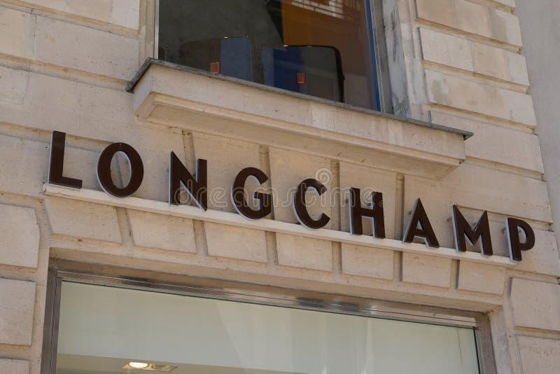 Longchamp logo hi-res stock photography and images - Alamy