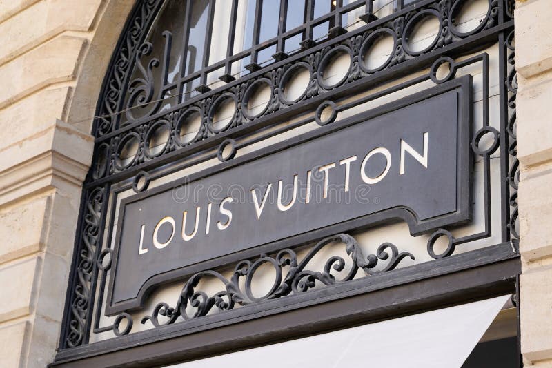 Logo Louis Vuitton Texte Et Marque Devant Boutique Boutique De