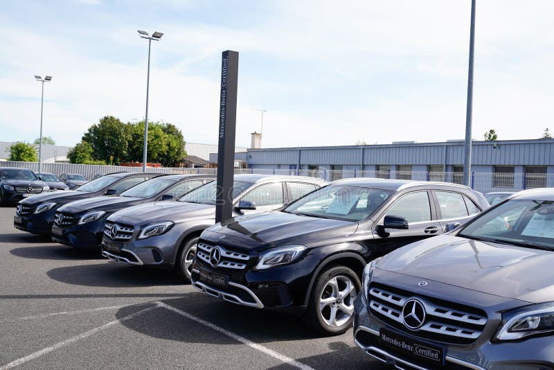 Parked mercedes cars hi-res stock photography and images - Alamy