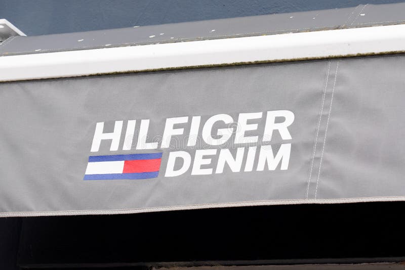 tommy hilfiger logo colors