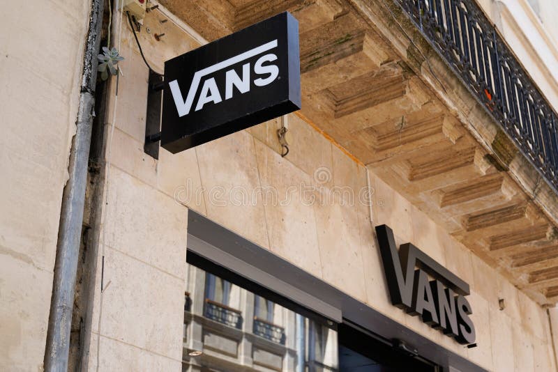 vans store verona