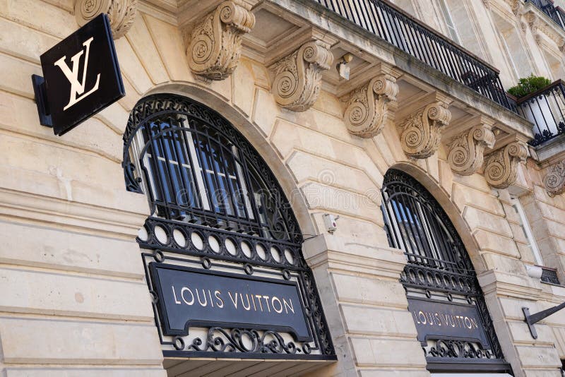 Cannes Paca Frankreich 2022 Louis Vuitton Logo Zeichen Geschäft Straße —  Redaktionelles Stockfoto © OceanProd #577623116