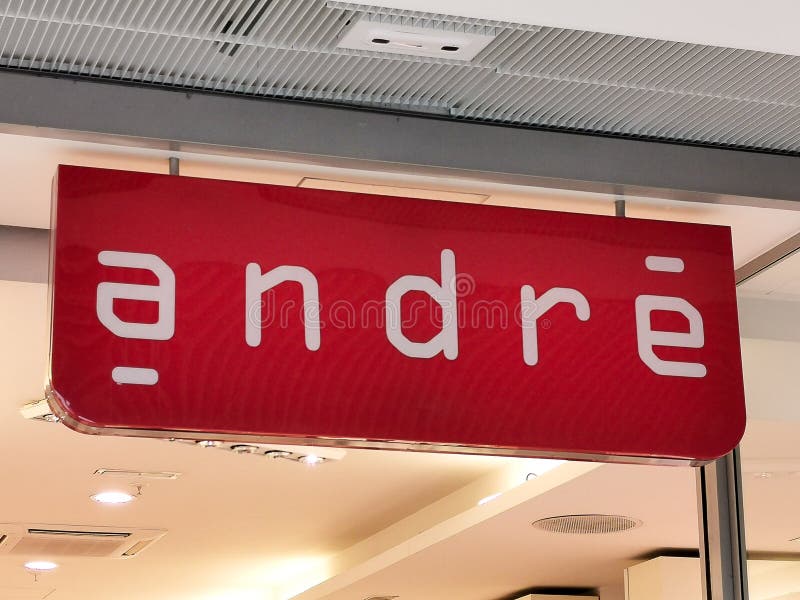BORDEAUX, FRANCE, March 07, 2020 : Andre Shoe Store Brand Logo Sign on ...